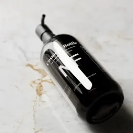 Black Pump Bottle Featuring an Eucalyptus Plant 05